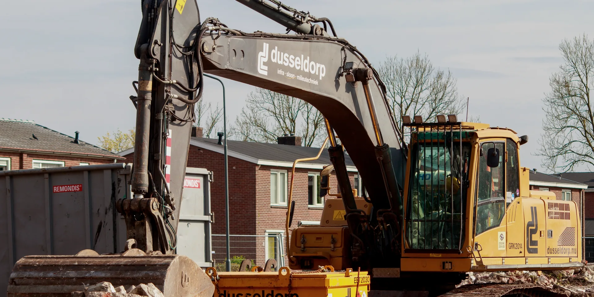 Excavator at a worksite representing heavy equipment appraisal assignments